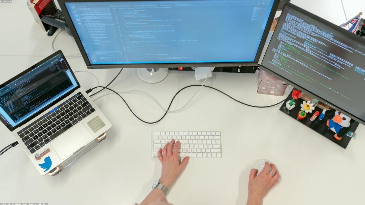 AI工具、数据与智能制作场景参考图（图片来自 Flickr Creative Commons / LoremFlickr）